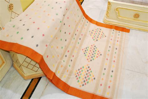 Rhombus Motif Pallu Hand Work Cotton Dhakai Jamdani Saree in Warm Beig ...