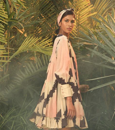 Buy Designer Lost In Reverie | Khara Kapas