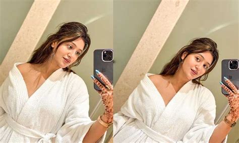 Anjali Arora oozes oomph in body-hugging dress with plunging neckline