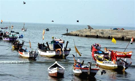 Fishers get ready for hard day's work as they arrive for their boats ...