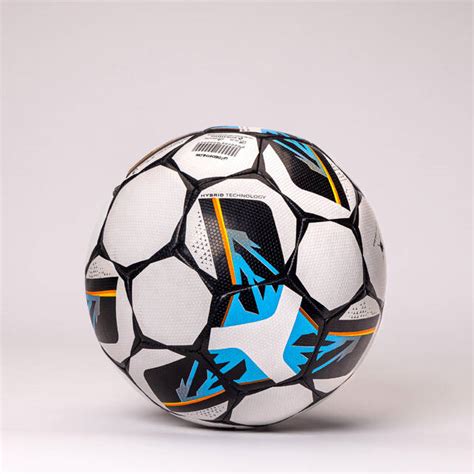 Club Ball Resist Size 4, Hybrid Technology, Rubber Coating - White