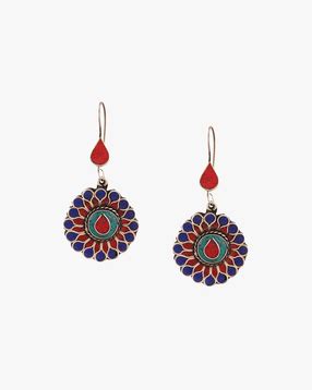 Shop earrings & ear cuffs online. Pick stylish earring designs at Ajio.com