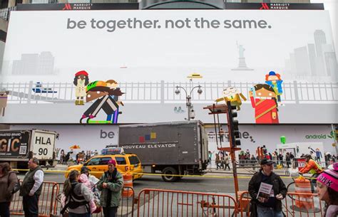 Il mega schermo dedicato ad Android presente a Times Square in tante ...
