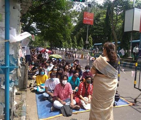Students Start Classrooms on Streets, Demand Reopening of Schools and ...