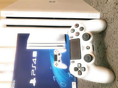 SONY PS4 Pro Glacier White 1TB 本体