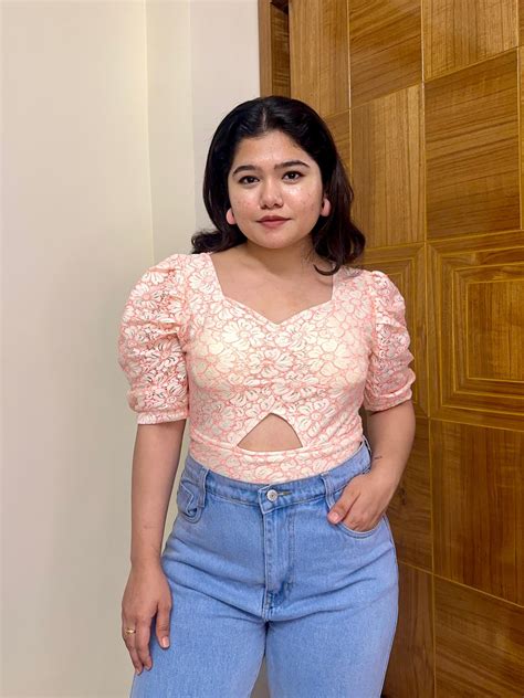 Schiffli Top – Reveal Store