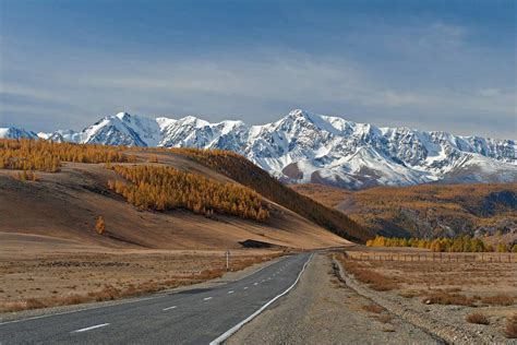 Чуйский тракт - главная транспортная артерия Алтая.