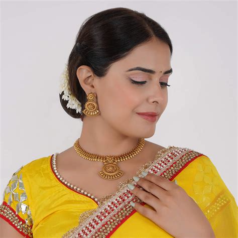 Gold-Plated Modern Jewellery for Saree that will Enhance Your Workplac ...