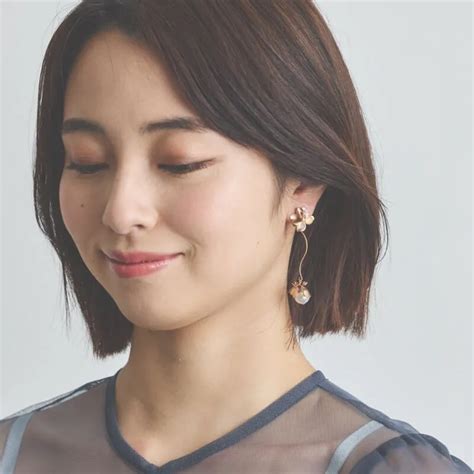 ピンクゴールドのメタルフラワーイヤリング Select Shopのレンタル｜82-0066｜結婚式パーティーのドレスレンタルはワンピの魔法