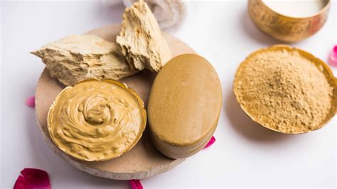 Multani Mitti Face Pack: Benefits, Uses & DIY Recipes