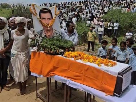 BSF jawan Daluram's last-rites performed with military honours in ...