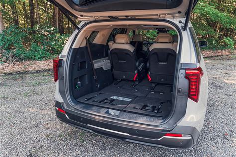 View Interior Photos of the 2025 Kia Carnival Hybrid