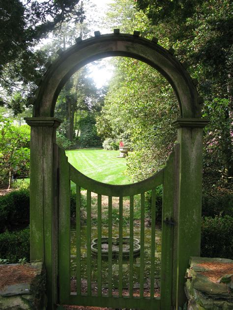 Outdoor Makeover: Garden Gate Design