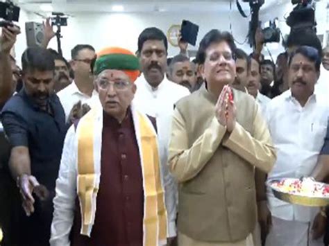 Piyush Goyal arrives in Chennai as BJP election in-charge, core ...