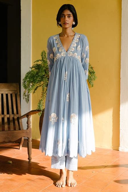 6 Silk V-Neck Kurti Designs For Every Style | Herzindagi