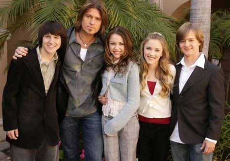 Celebrity Miley Cyrus - Weight, Height and Age