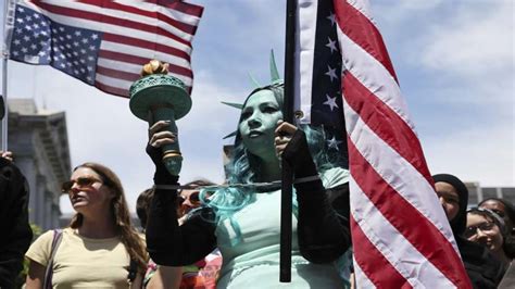 Explainer: अमेरिका में 18 अक्टूबर को है 'No Kings' प्रोटेस्ट, प्रदर्शन ...