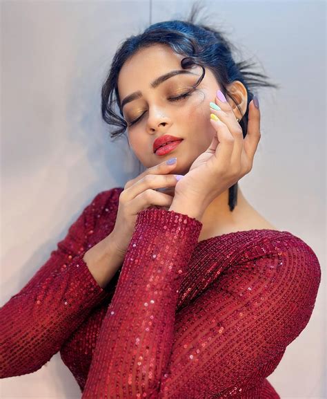 Hot Lady कॅप्शनसहीत शिवाली परबची पोस्ट! Poses पाहून आठवली सई; काही म्हणाले, 'आमची आजी ...