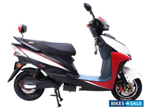 Crayon Motors Zeez price, specs, mileage, colours, photos and reviews ...