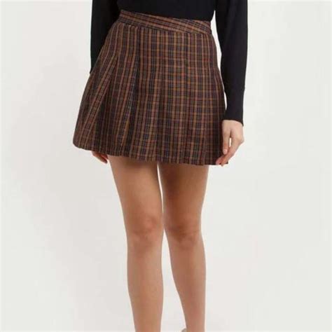 Street-style approved must-haves: Unveiling the pleated skirt renaissance