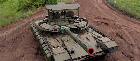 Rusia añade nuevo blindaje a los tanques T-80