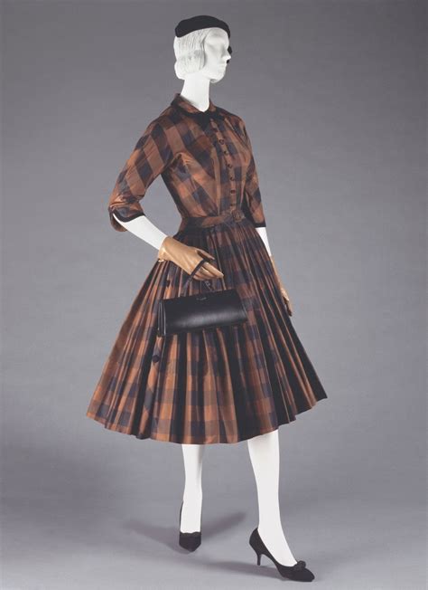 Pin på _.-~^"ᴰᵉᶜᵃᵈᵉˢ"^~-._