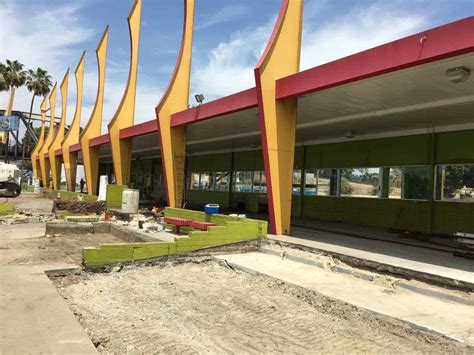Googie Architecture: History, Characteristics, and Examples - Archute