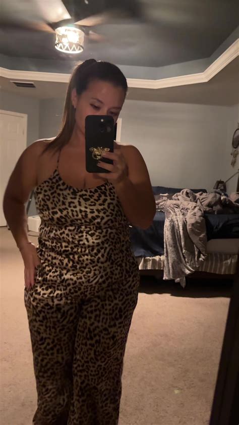 905 hearts, 25 shares, 32 | Cherr.Bearr22 (@cherr.bearr22)