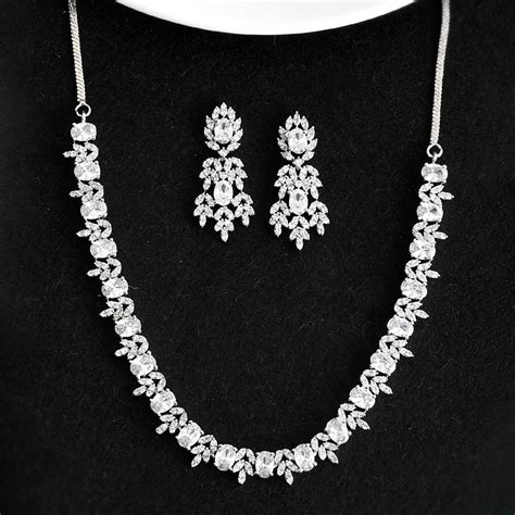 Sparkling Elegance Floral Motifs Jewellery Set – VOYLLA