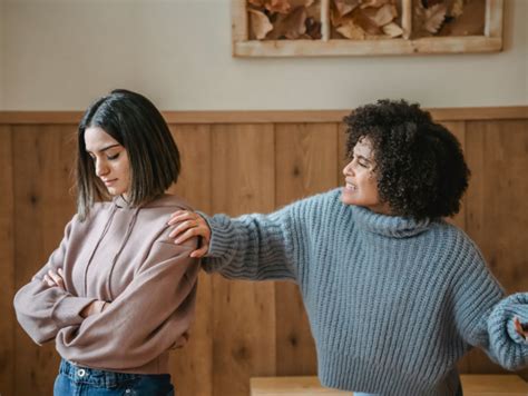 Ways to resolve the biggest fights with your friend | The Times of India