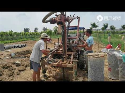 农村能人自制打井神器，两人合伙一天打两口井，打一米深两百块
