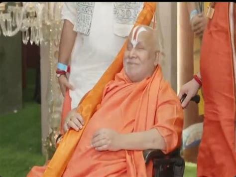 Spiritual leader Jagadguru Rambhadracharya attends Anant Ambani ...