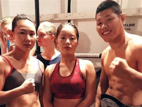 又一位中国UFC女选手受力捧！颜值超张伟丽，网友：她能赢罗斯|闫晓楠|张伟丽|罗斯_新浪新闻