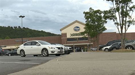 Customers shop at Kroger on January 22, 2026 in Little Rock, Arkansas.