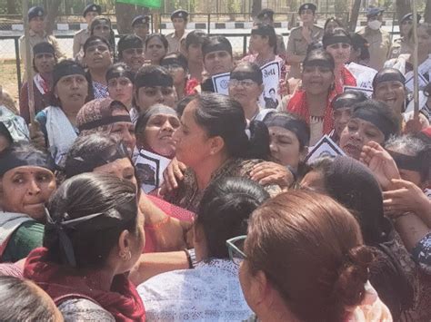 ASHA Workers Protest Minimum Wage & Permanent Status on Womens Day ...