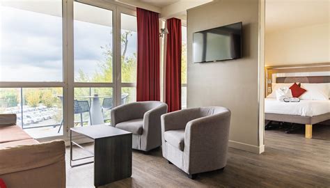 NOVOTEL SENART GOLF DE GREENPARC (St Pierre du Perray) - Hotel Reviews ...