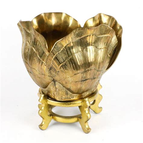Brass Planter On Wooden Base - Jul 15, 2025 | Wardlow Auctions Inc In Ky