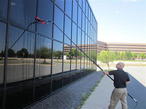 Window Washing 101: Tips and Tricks to Become a Pro | IPC Eagle