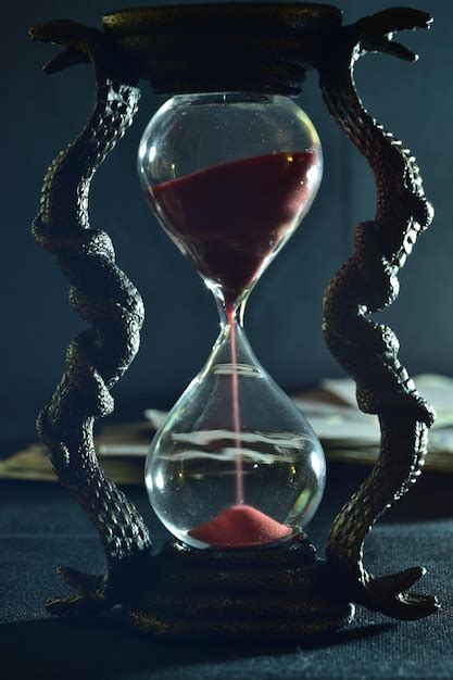 Glass-Free Fall Table 的图像结果