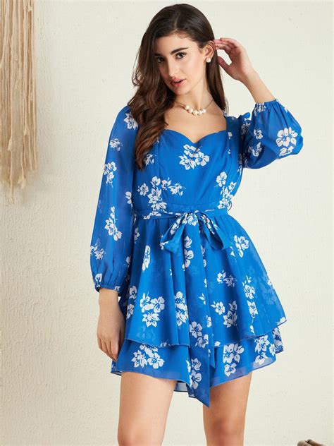 Women Blue & White Floral Printed Sweetheart Neck Puff Sleeves Tie-Up ...