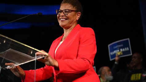 États-Unis: la démocrate Karen Bass devient la première femme maire de ...