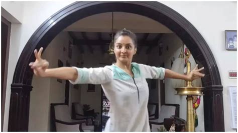 Manju Warrier makes a mistake during dance practice, Netizens say “That ...