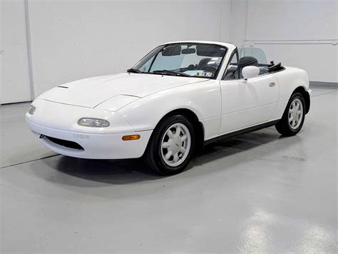 Pre-Owned 1991 Mazda MX-5 Miata in SNOW WHITE PEARL | Greensburg, PA | #K82768X
