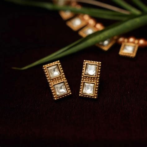 Shop Minimal Necklace for Women Online Starting @ ₹1,650