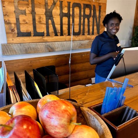 ELKHORN CABINS AND INN (West Yellowstone) - Motel Reviews, Photos, Rate ...