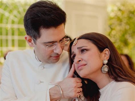 Raghav-Parineeti की सगाई की वायरल तस्वीरों में Priyanka Chopra ने किया ...