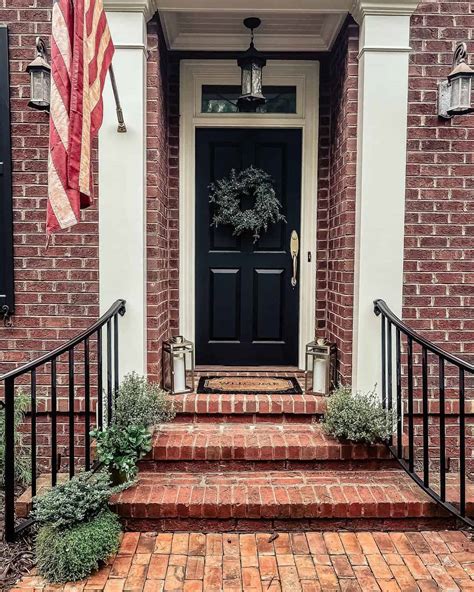35 Front Door Trim Ideas For Your Entryway