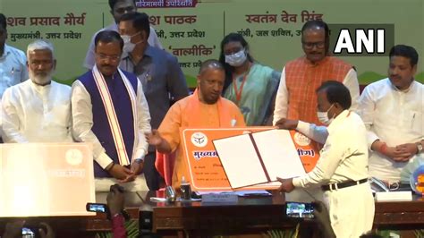 ANI UP/Uttarakhand on Twitter: "Uttar Pradesh | Chief minister Yogi Adityanath distributes ... - agriculture yojana in up