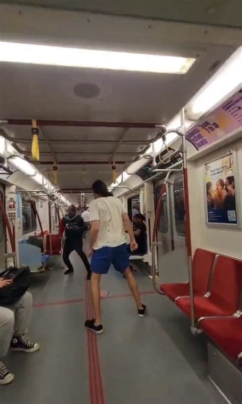 视频曝光！多伦多一地铁车厢内突发持刀伤人事件，“画面恐怖”__财经头条