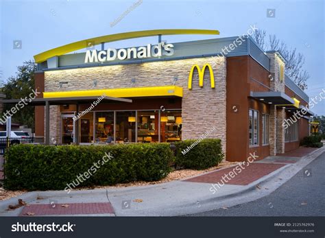 5,832 Mcdonalds building Stock Photos, Images & Photography | Shutterstock